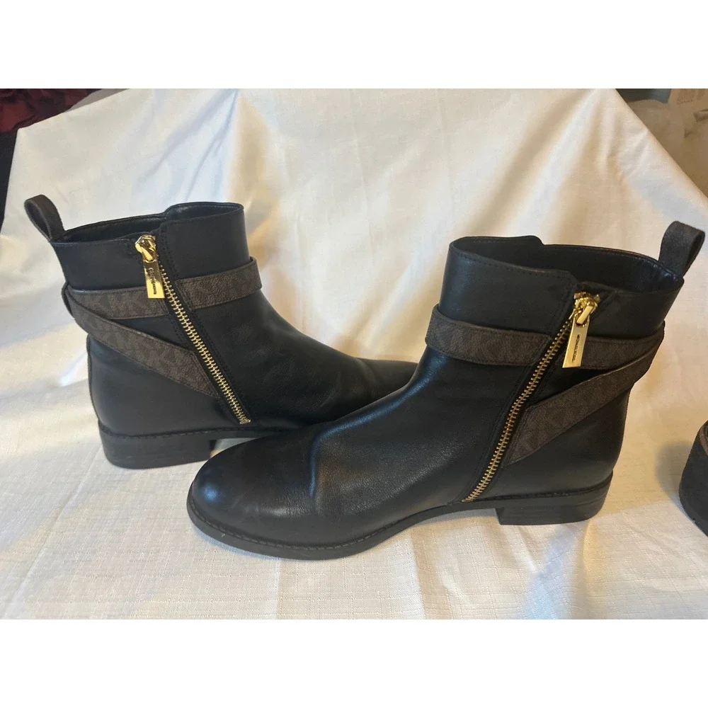 Michael Kors Black Leather Ankle Boots Logo Buckle‎ Detail Zip Up
